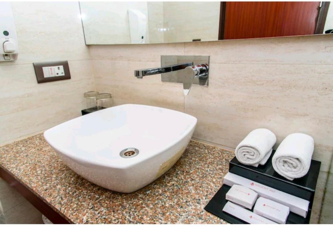 Glace Stay Inn Near Igi Airport 新德里 外观 照片